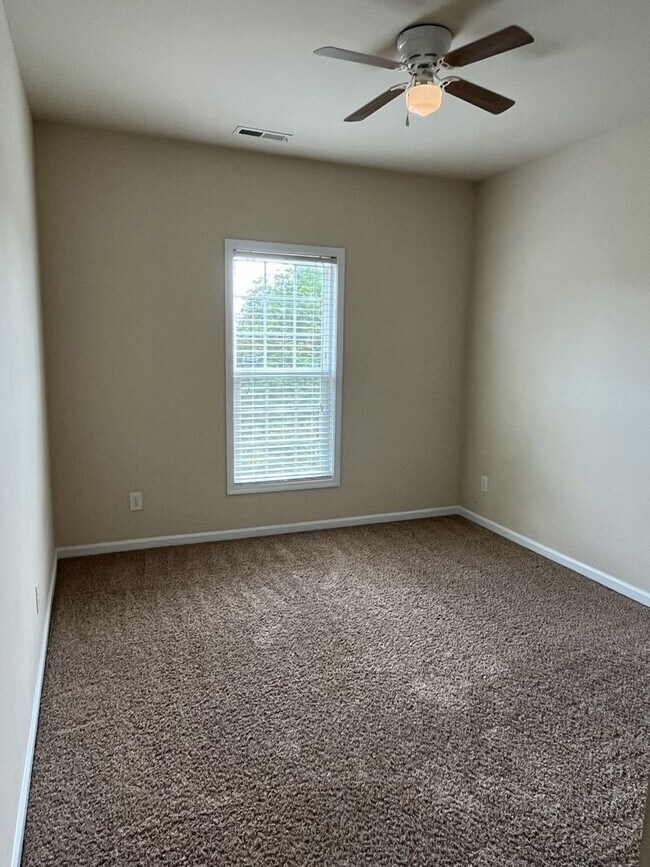 Building Photo - 3 Bedroom. 2.5 Bath Townhome near Concord ...
