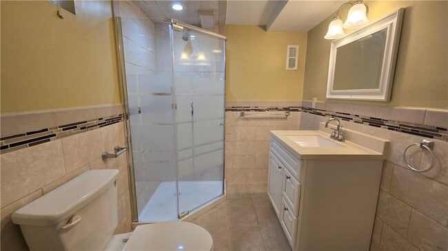 Building Photo - 7 Eliza St