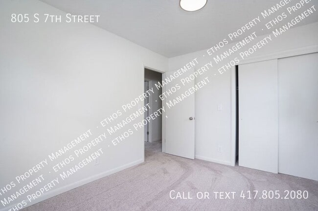 Building Photo - 805 S 7th St