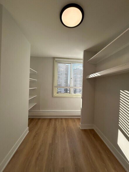 Building Photo - 1350 N Dearborn St