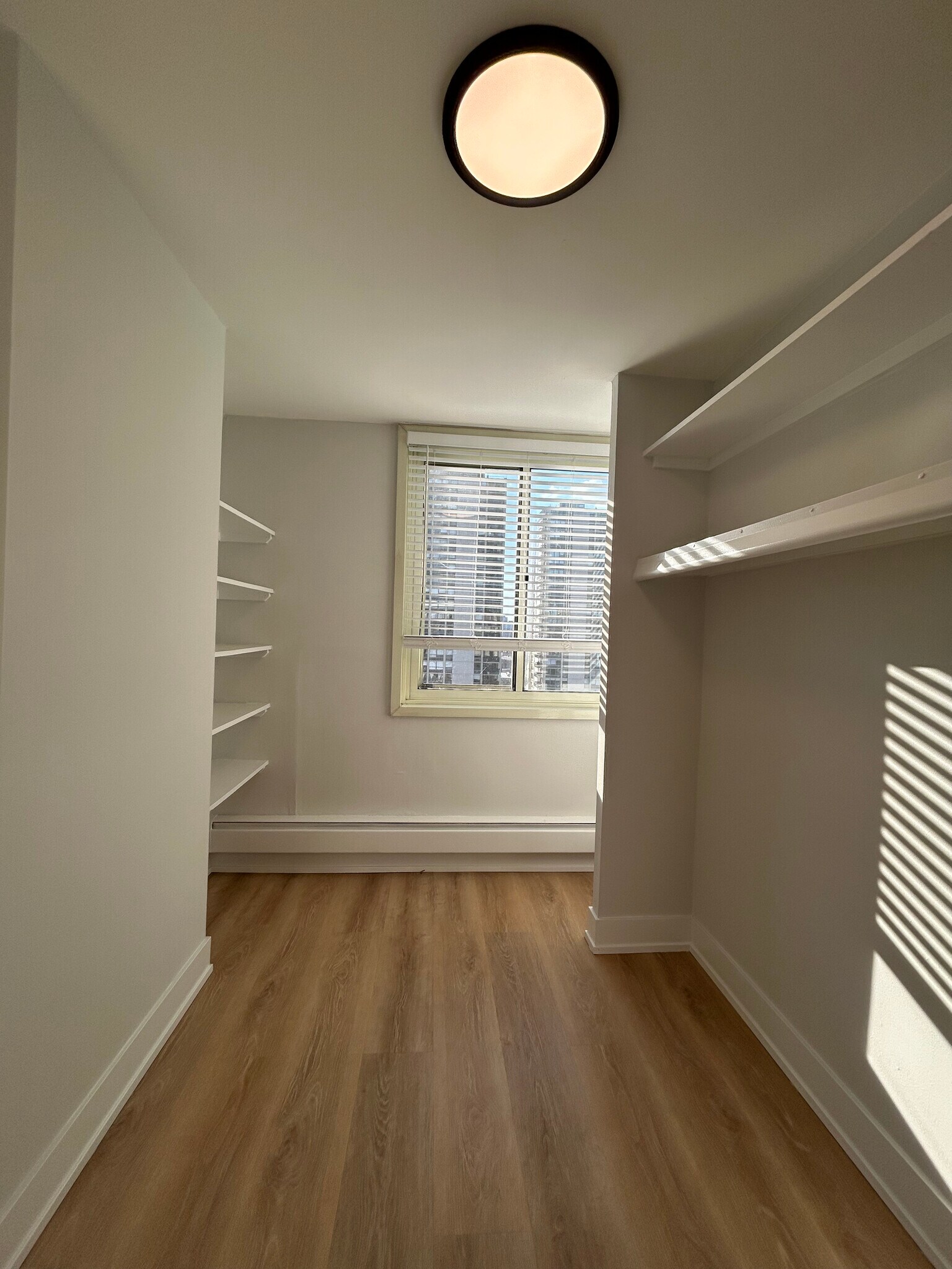 Building Photo - 1350 N Dearborn St