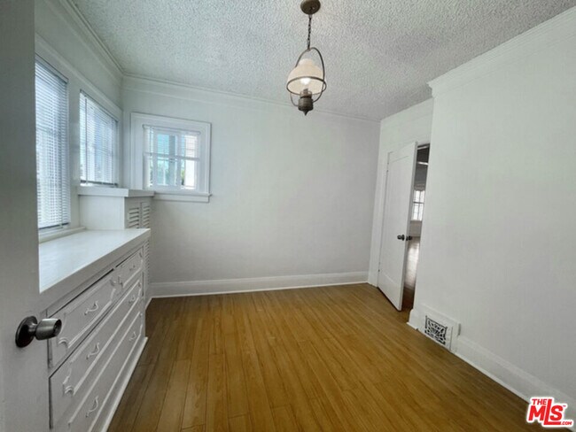 Building Photo - 4919 Elmwood Ave