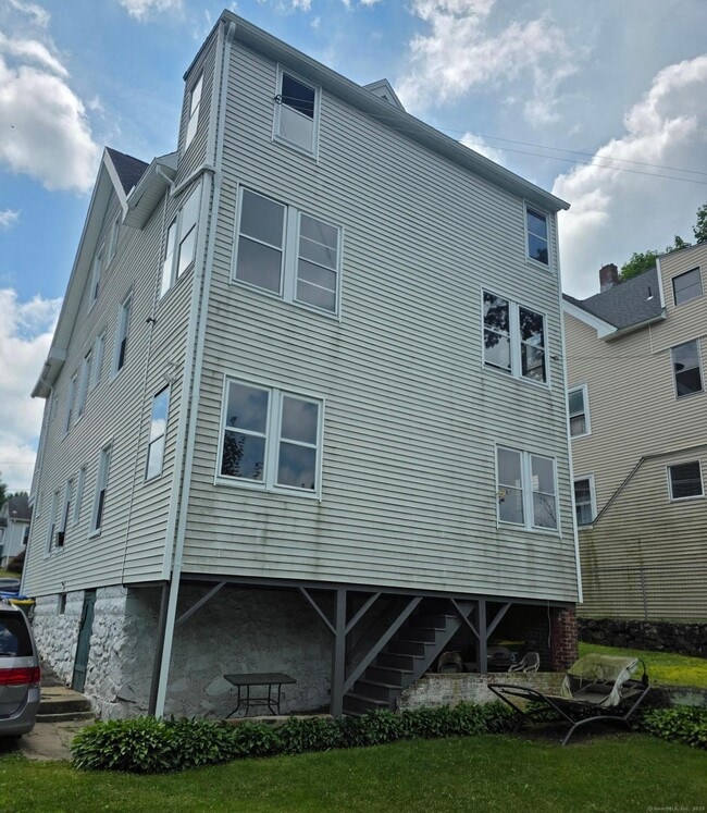 Building Photo - 28 Starview Ave
