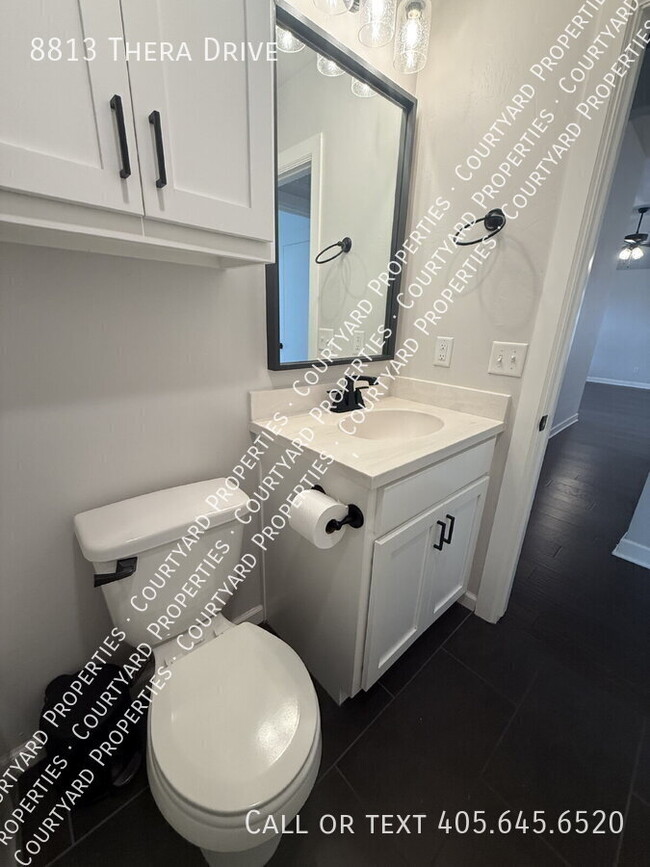 Building Photo - 8813 Thera Dr