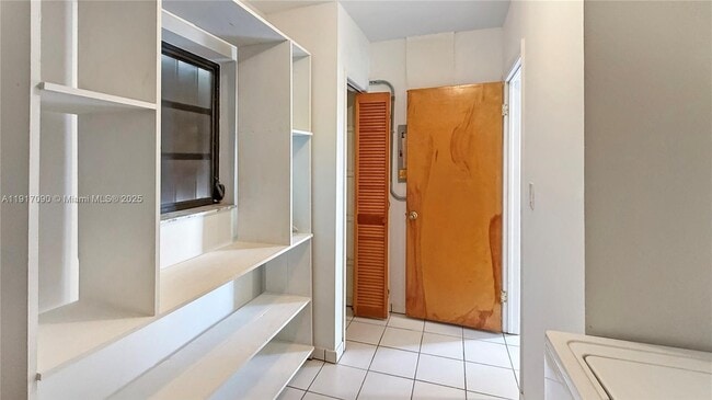 Building Photo - 8877 SW 36th St