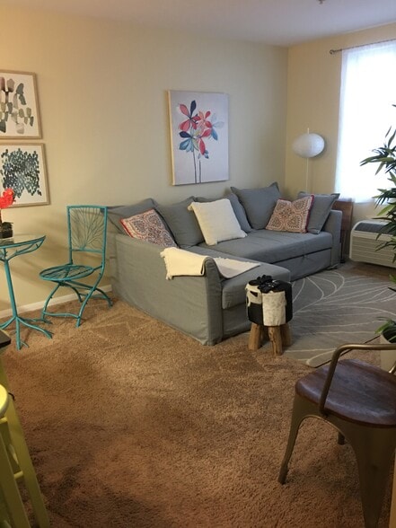 Building Photo - 1435 India St