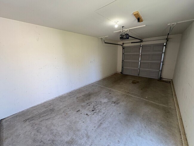 Building Photo - 1897