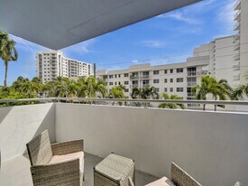 Building Photo - 1658 Bay Rd