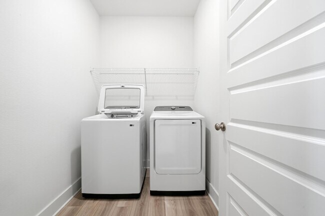 Building Photo - 201 Lyla Ln