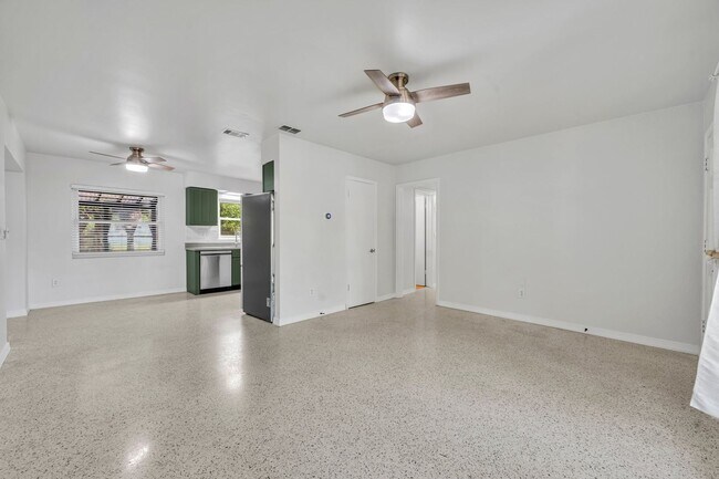 Building Photo - 3 bed Home in Audubon Park