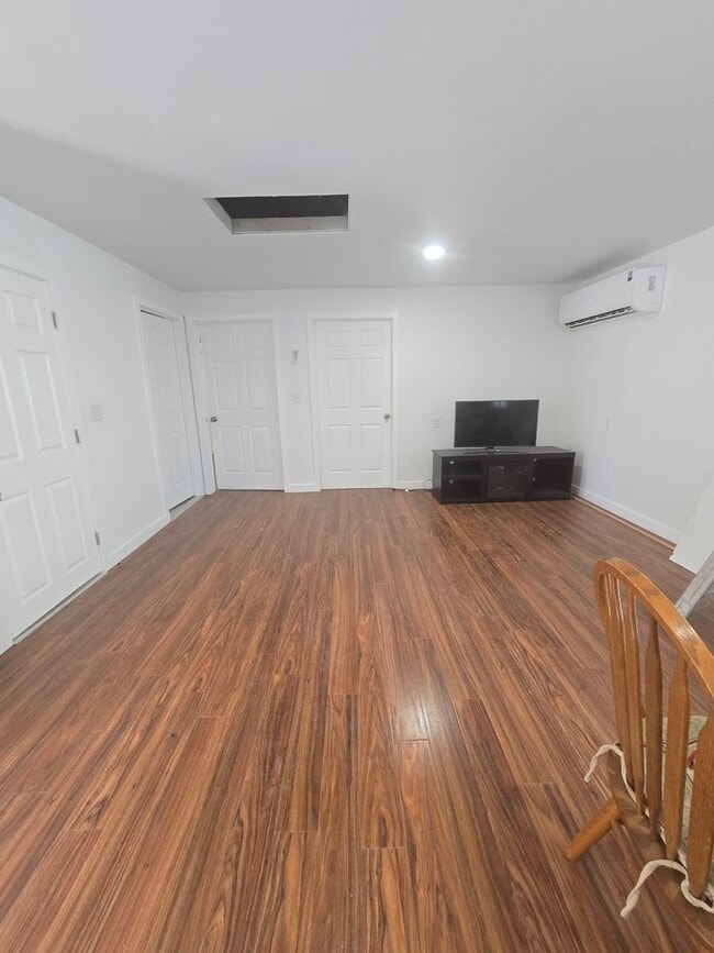 Building Photo - Beautiful 2Bedroom Home Available Now!