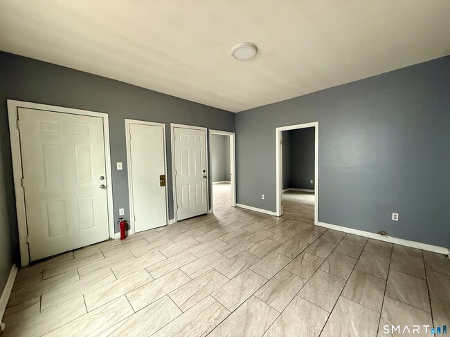 Building Photo - 72 Burton St