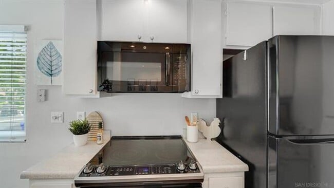 Building Photo - Large 3 Bdrm 2 Ba Condo w/ 2 Car Garage for Rent in Oceanside Available Now!