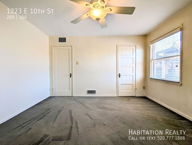 Building Photo - Pre-Lease!! Spacious 2 bed/1 bath Universi...