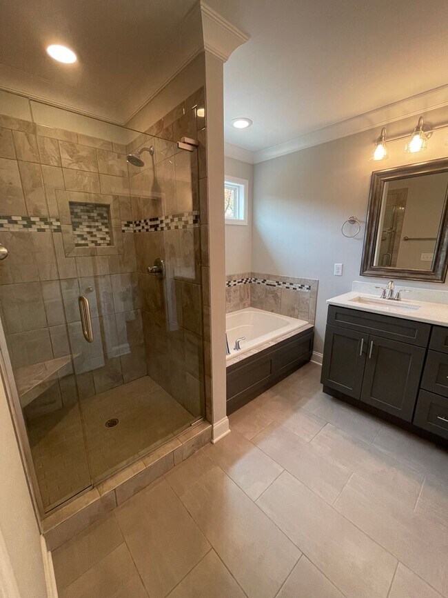 Building Photo - 4 Bedroom + Finished Basement for Rent in Ooltewah