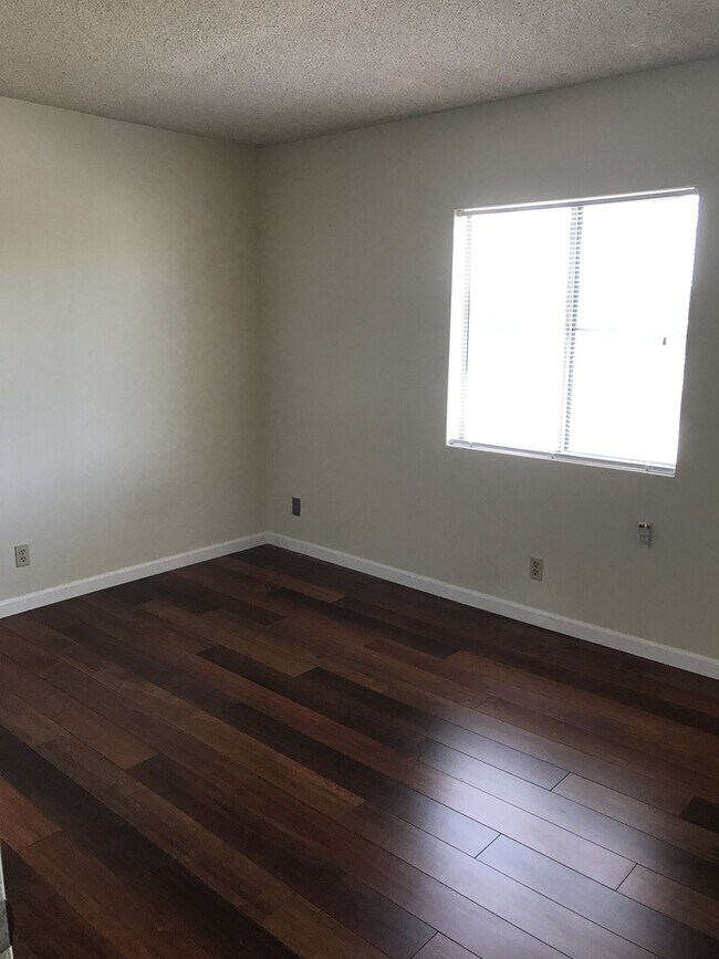 Building Photo - SPACIOUS Upper 2 bedroom unit, Bellflower -- CALL US TODAY!!