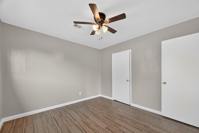 Building Photo - 5126 Denoron Dr