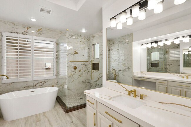 Building Photo - 5 Bedroom Pool Home Located In Summerlin G...