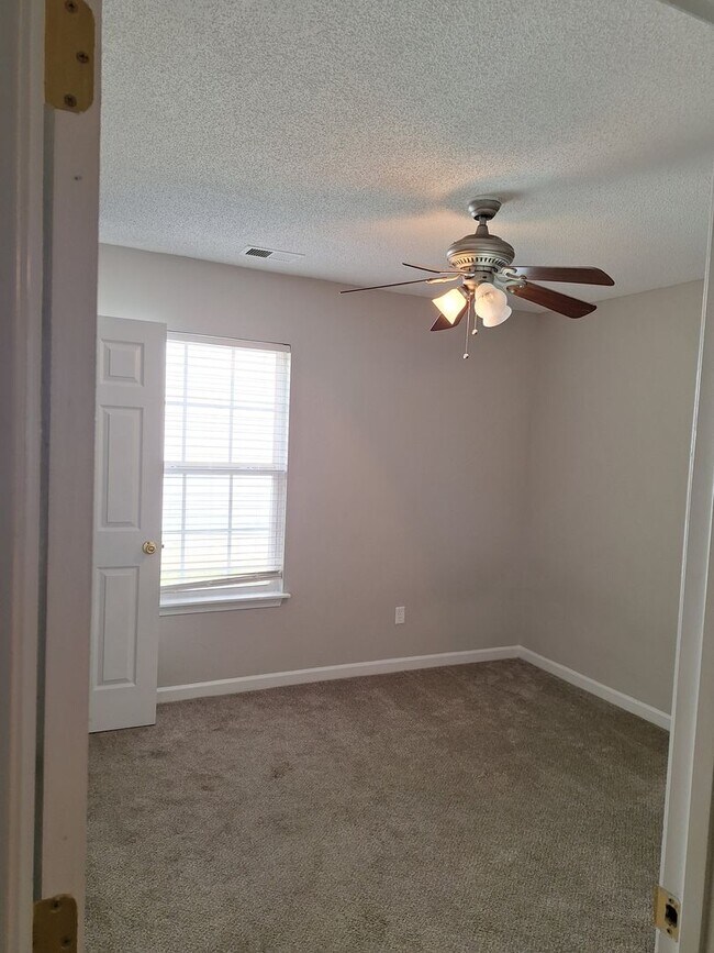 Building Photo - Marvelous Three Bedroom Home in Lake Carolina!