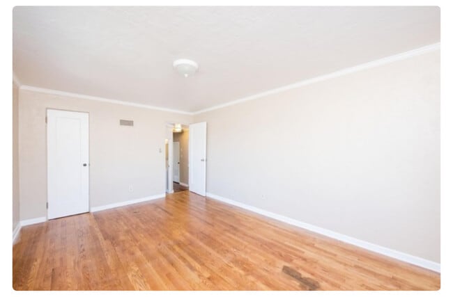 Building Photo - 307 W Olive Ave