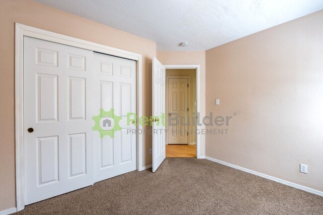 Building Photo - WOW CHECK OUT THIS AWESOME HOME IN RIVERVIEW ESTATES