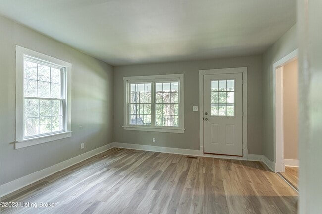 Building Photo - 1886 S Bardstown Rd