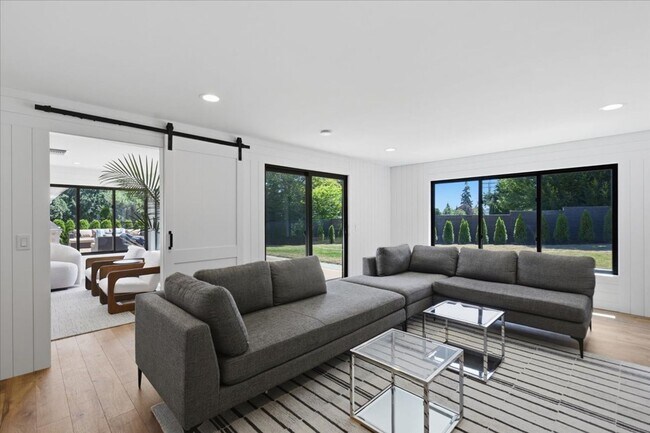 Building Photo - 3Bd/2Ba Bellevue Home