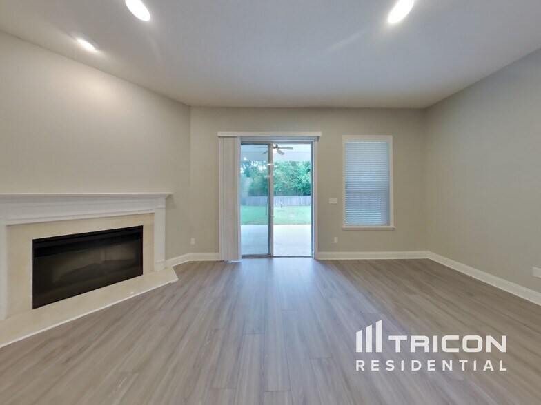 Building Photo - 10768 Stanton Hills Dr E