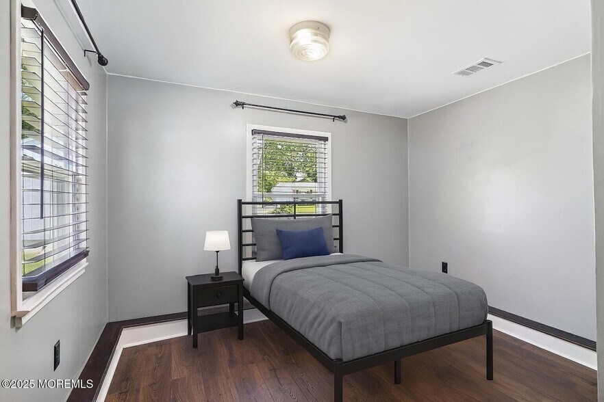 Building Photo - 6 Redwood Rd