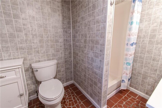 Building Photo - 250 Nottingham Wy