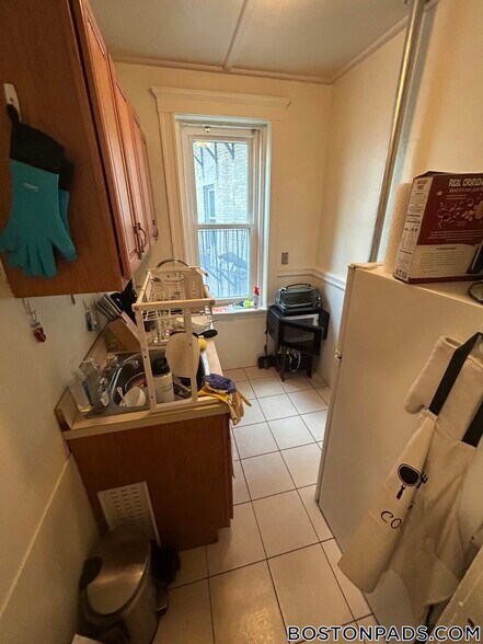 Building Photo - 143 Park Dr