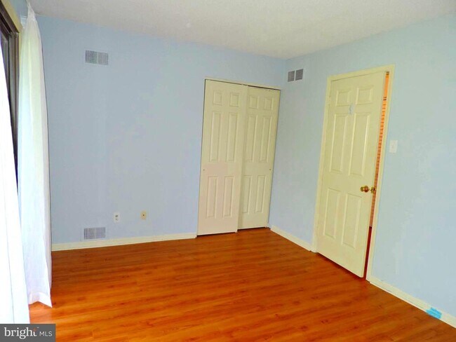 Building Photo - 1148 Bartlett Rd