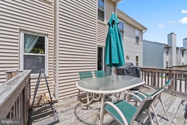 Building Photo - 1127 Kelfield Dr