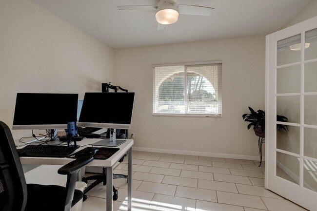Building Photo - 75240 Camello Ct N