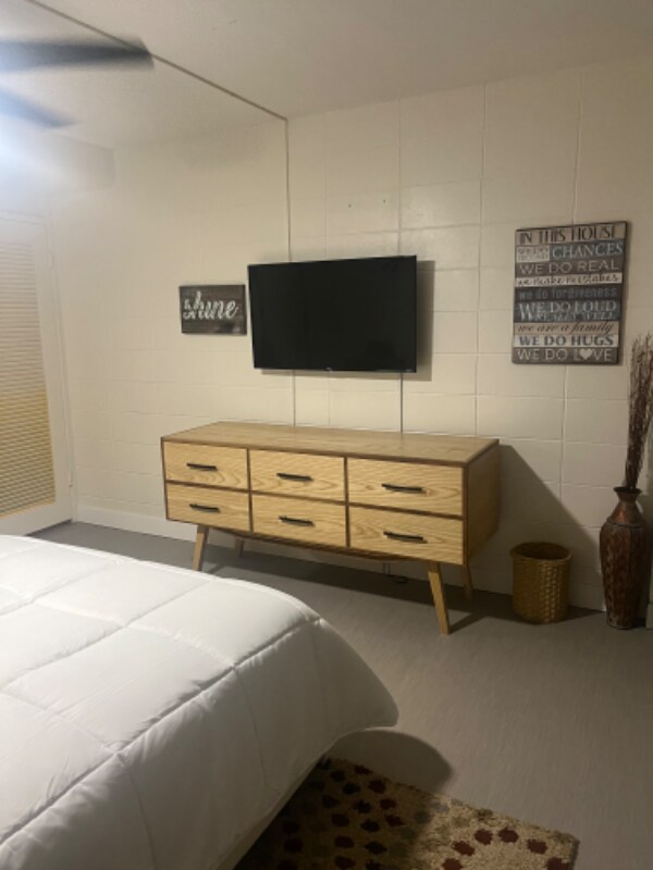 Building Photo - 425 Ena Rd