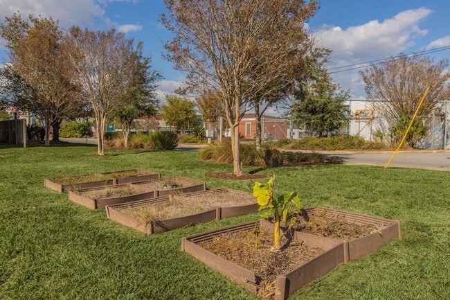 Building Photo - Marina Villas