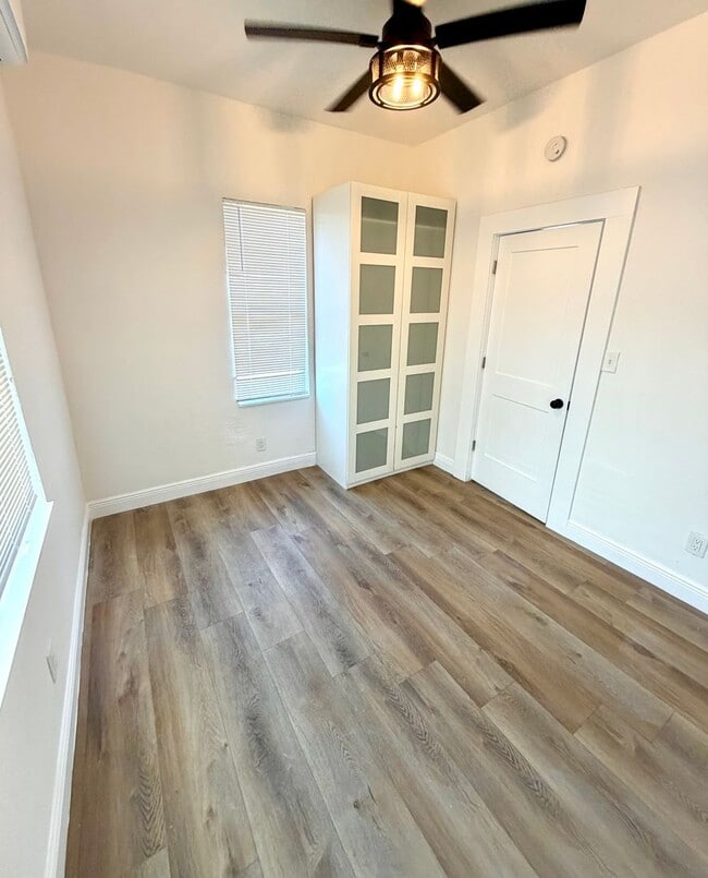 Building Photo - 2 bedroom 1 bathroom duplex in Tampa Heights