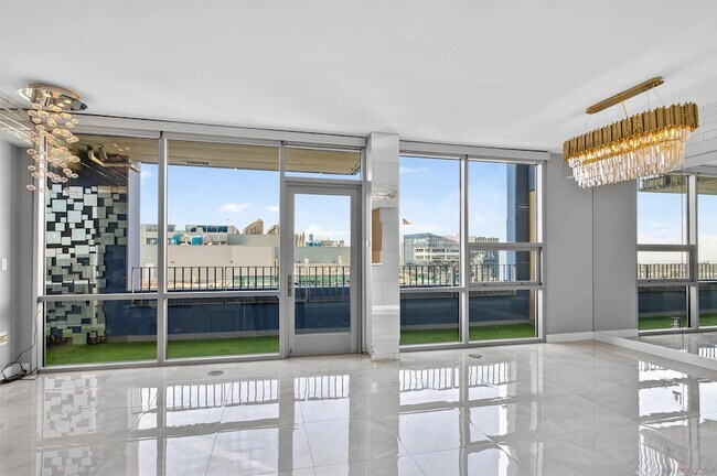 Building Photo - 321 Tenth Ave