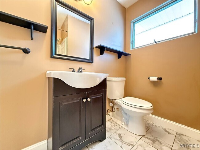 Building Photo - 52 Carol Ln