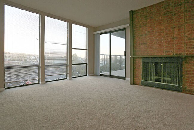 Building Photo - OPEN HOUSE: Thursday (12/28) 5:45pm-6pm  R...