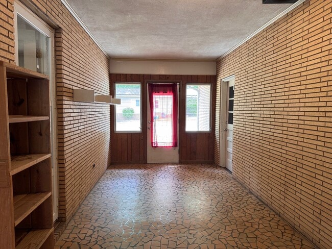 Building Photo - 2 BED, 2 BATH BRICK HOME LOCATED IN ASHEBORO!
