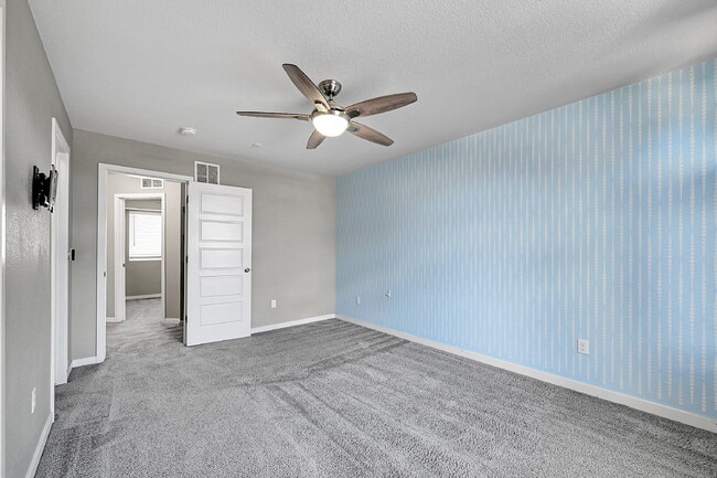 Building Photo - $2,550.00, 3 bed, 2.5 bath located in Colo...