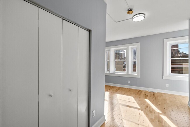 Building Photo - 112 W Mulberry St