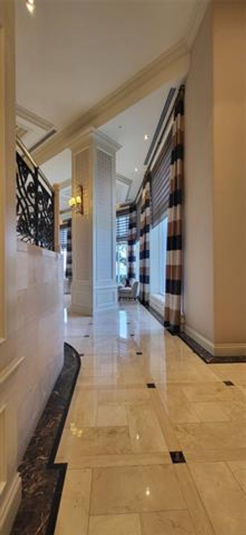 Building Photo - 2600 Island Blvd