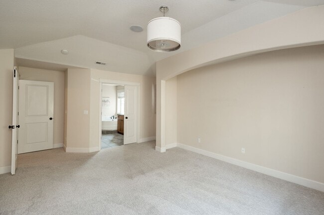 Building Photo - Sun Meadow Home 4 Bed + Bonus + Office + H...