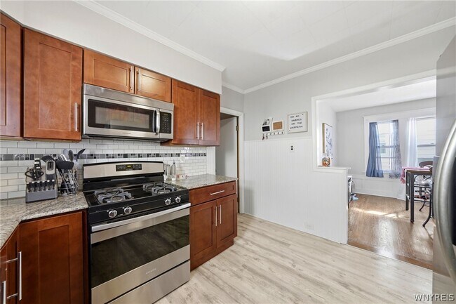 Building Photo - 226 Tacoma Ave