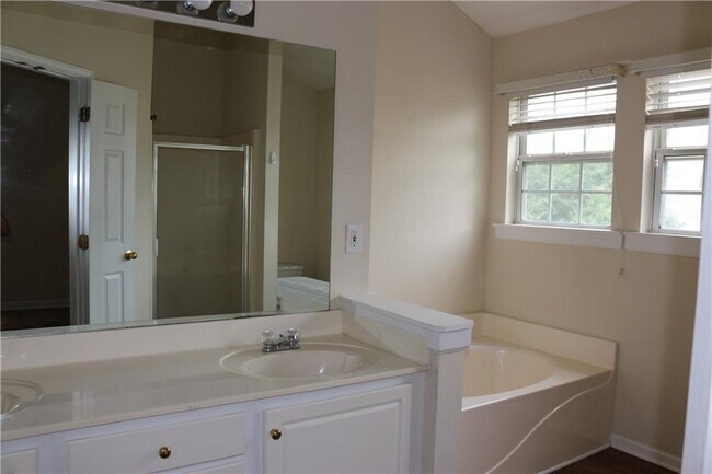 Building Photo - 910 Brushy Creek Ct