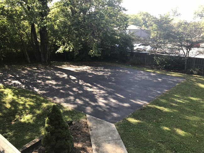 Private parkin - 1046 Dudley Ave