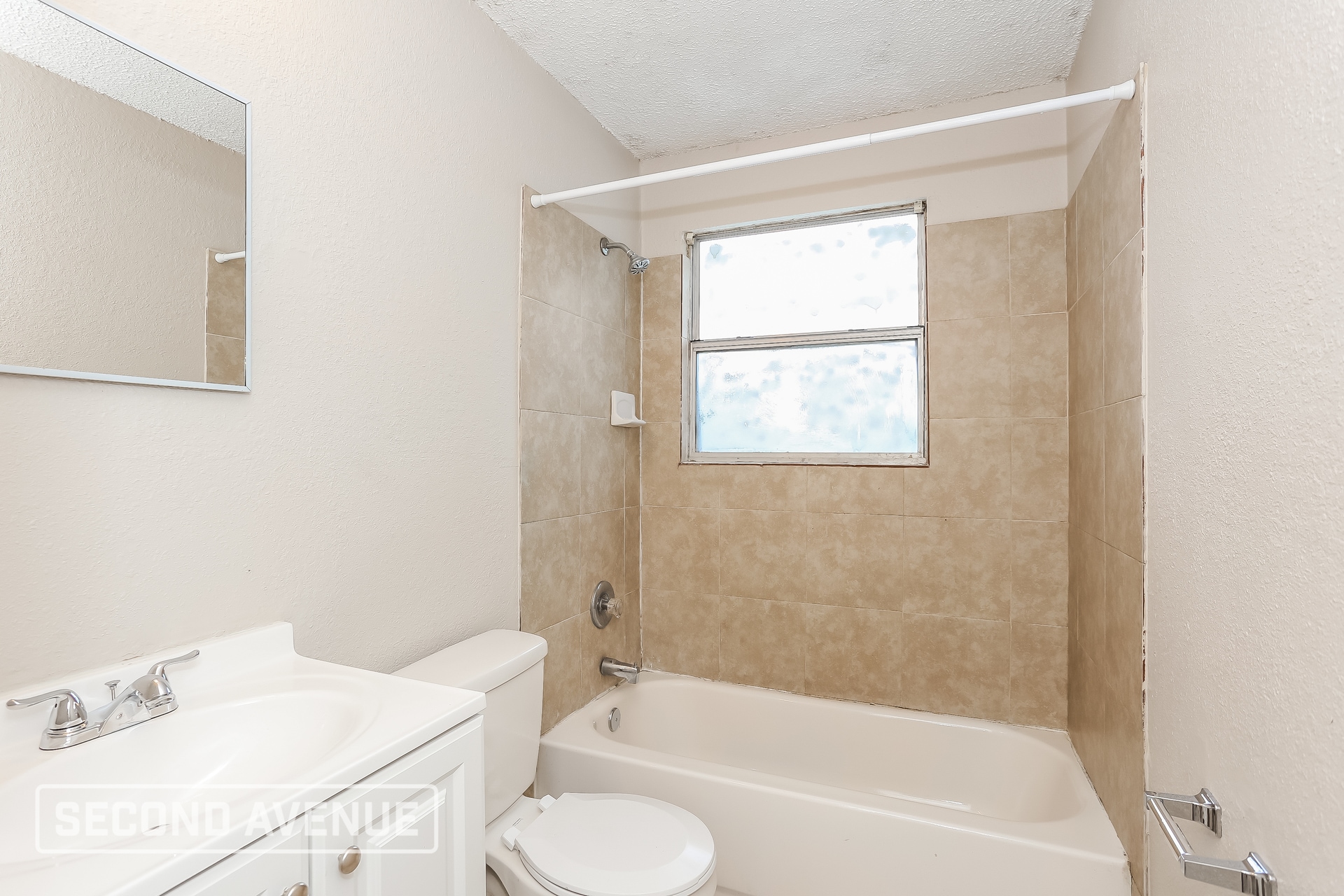 Building Photo - 4662 Roanoke Blvd