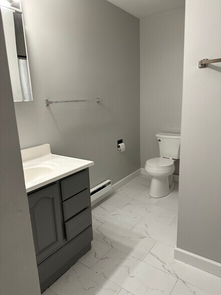 Building Photo - 226 Maple St